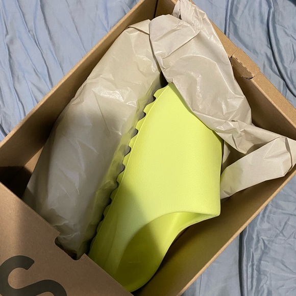 Yeezy glow green slides - Picture 7 of 7